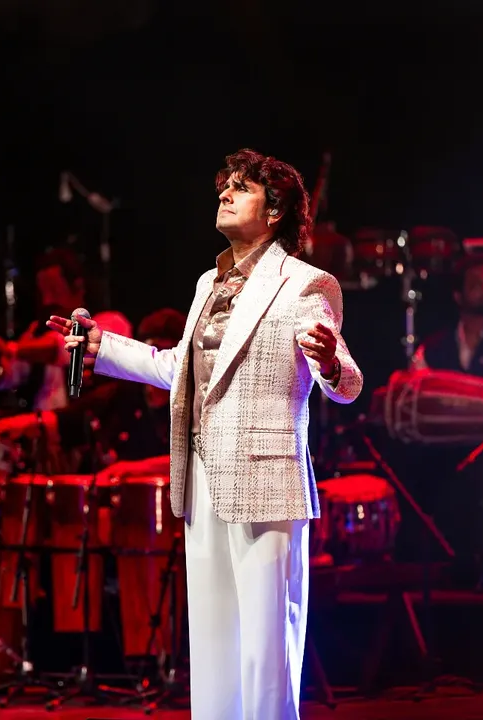 Sonu Nigam on Satrangi Re: “I’ll express my love for my extended family through seven colours”